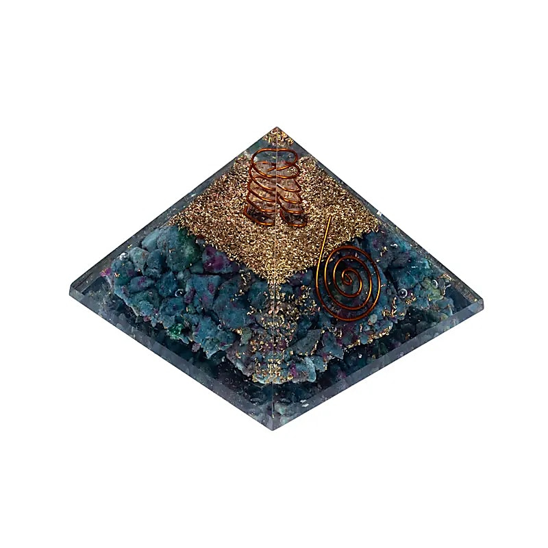 Orgonitová pyramída – rubín v kyanite