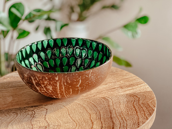 Kokosová miska - čierna s kamienkami - zelené slzičky