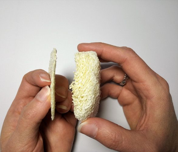 Malá okrúhla lufová špongia 6 x 6 cm bezobalovo